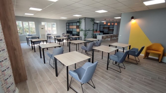 Gençlik Merkezi Kütüphanesi Gençleri Bekliyor