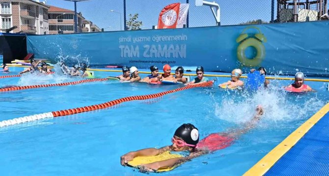 Balıkesir’de Yüzme Bilmeyen Çocuk Kalmayacak