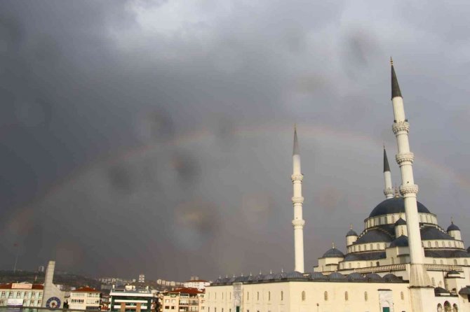 Başkentte Yağmur Sonrası Gökkuşağı Oluştu