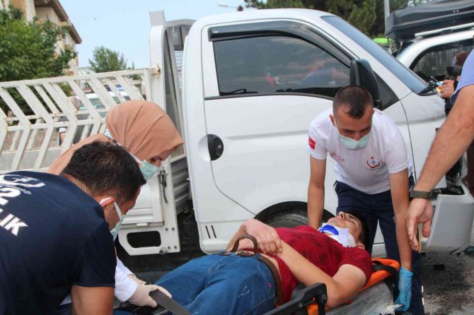 Düğüne Gelen Aile Kaza Yaptı, 3 Kişi Yaralandı