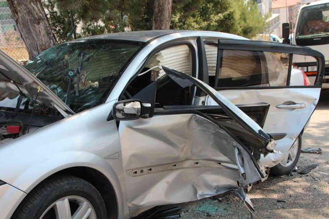 Düğüne Gelen Aile Kaza Yaptı, 3 Kişi Yaralandı