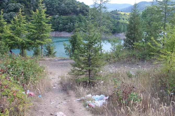 Kocaeli’nin İçme Suyunu Karşılayan Barajın Çevresi Çöp Altında Kaldı