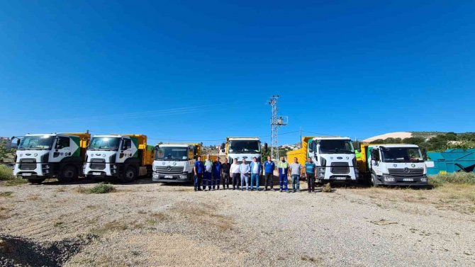 Bursa Büyükşehir Belediyesi’nin Emet’e 7 Kamyon Ve 1 Tır Dolusu Malzeme