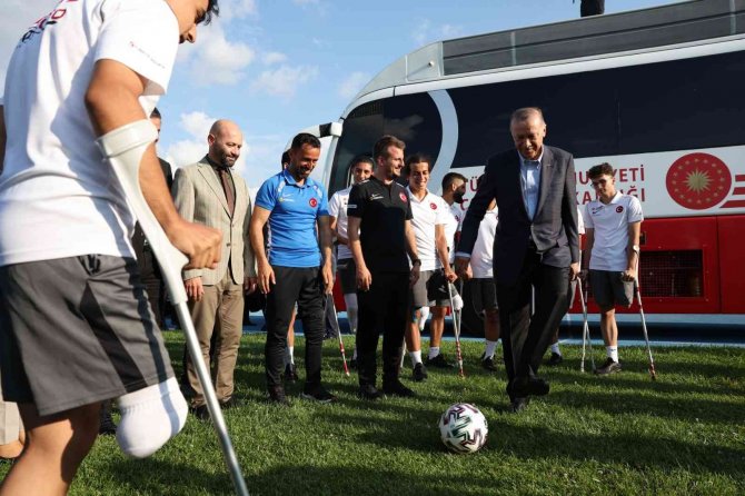 Cumhurbaşkanı Recep Tayyip Erdoğan, Ampute Futbol Takımı’nı Ziyaret Etti