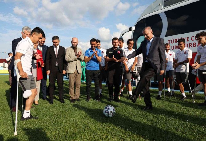 Cumhurbaşkanı Recep Tayyip Erdoğan, Ampute Futbol Takımı’nı Ziyaret Etti