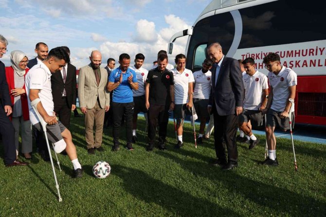 Cumhurbaşkanı Recep Tayyip Erdoğan, Ampute Futbol Takımı’nı Ziyaret Etti