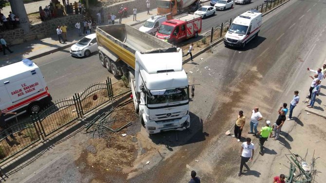 Üst Geçidi Kullanmak Yerine Ana Yola Atladılar: 2’si Ağır 6 Kişi Yaralandı
