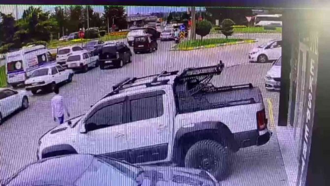 Kırmızı Işık İhlali Kazayı Beraberinde Getirdi