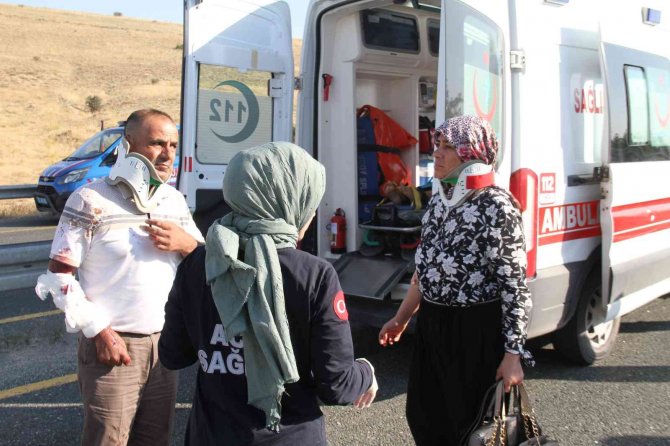 Düğünden Dönen Minibüs Yan Yattı: 14 Yaralı