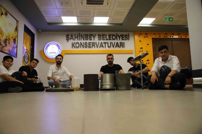 Bakır Mutfak Malzemelerini Enstrümana Dönüştürdüler