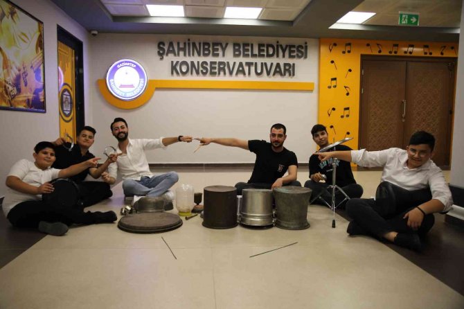 Bakır Mutfak Malzemelerini Enstrümana Dönüştürdüler