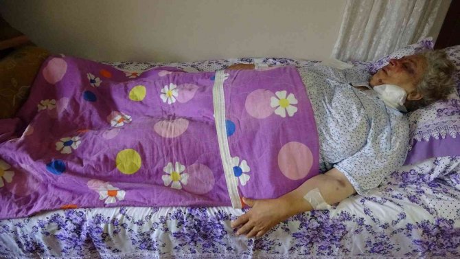 Hatay’da Yaşlı Kadın Akrabası Tarafından 34 Yerinden Bıçaklandı