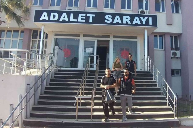 Uyuşturucu Satıcısı Nişanlı Çift, Ayvalık Polisinden Kaçamadı