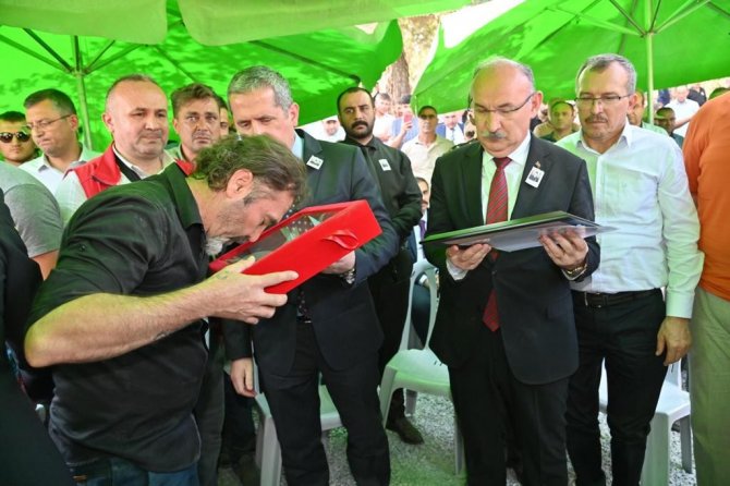Manisalı Şehit Reşat Ergin, Gözyaşlarıyla Son Yolculuğuna Uğurladı