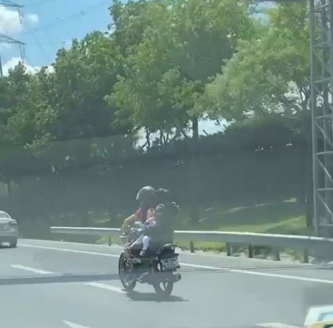 İ̇stanbul’da Ailece Tehlikeli Yolculuk