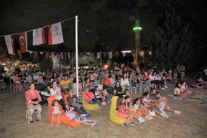 Perşembe Sinemaları İle İ̇zmit’te Neşeli Günler