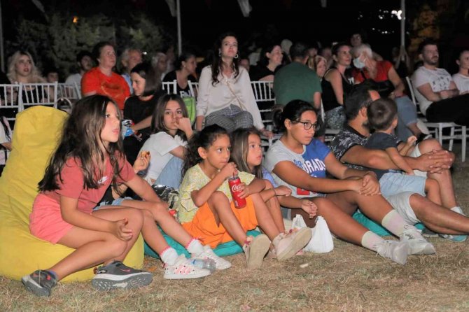Perşembe Sinemaları İle İ̇zmit’te Neşeli Günler