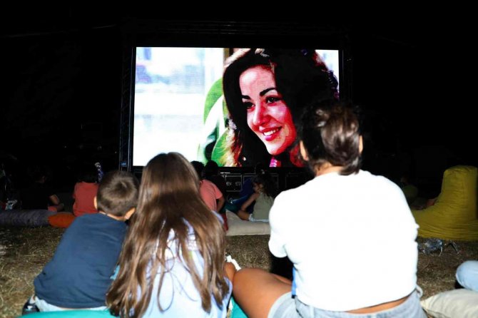 Perşembe Sinemaları İle İ̇zmit’te Neşeli Günler