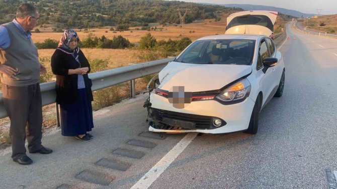 Virajı Alamayan Otomobil Takla Attı: 2 Yaralı