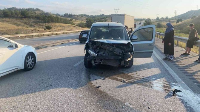 Virajı Alamayan Otomobil Takla Attı: 2 Yaralı