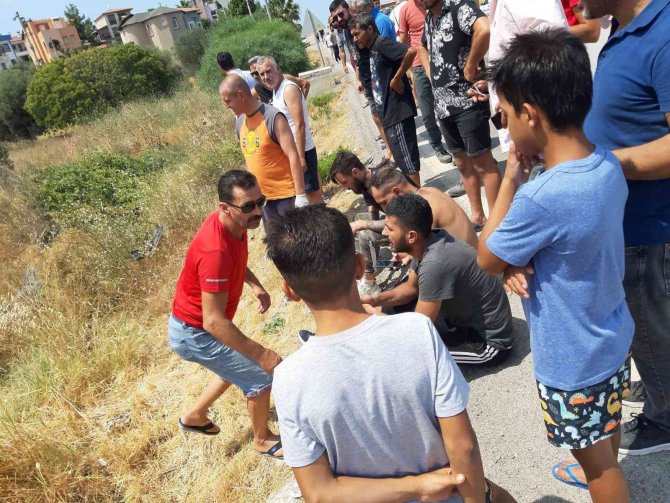 İ̇zmir’de Takla Atan Araçtaki 4 Genç Ölümden Döndü