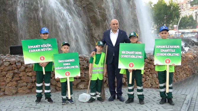 Minik İşçiler Çevre Ve Ağaç Sevgisiyle Sahaya İndi