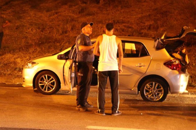 Emniyet Şeridinin Olmadığı Yerde Lastiğini Kontrol Etmek İçin Durunca Kazaya Sebep Oldu