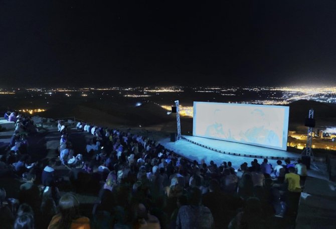 Mardin’de Açık Hava Sinema Keyfi Başladı
