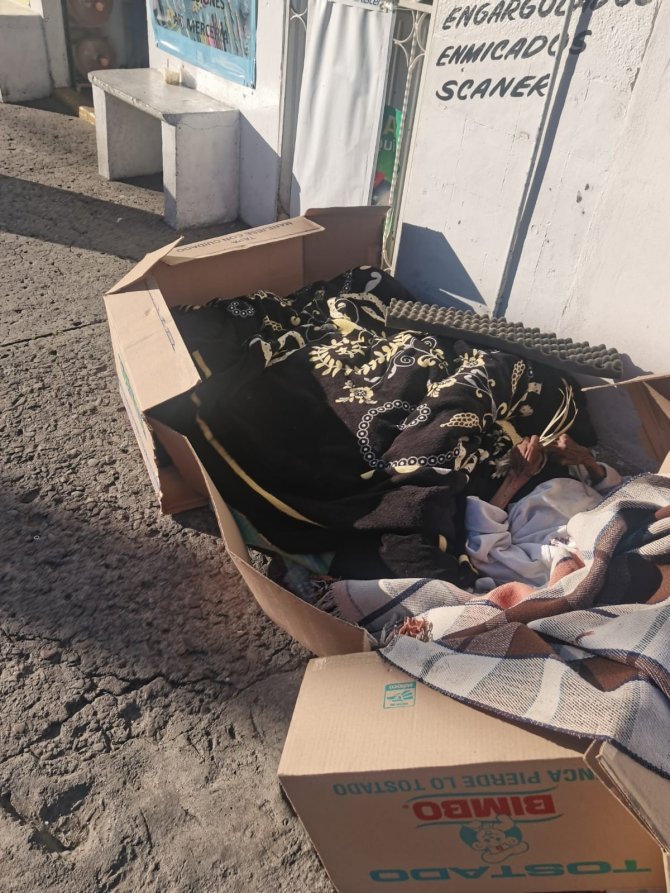 Meksika’da Yaşlı Kadın Karton Kutu İçerisinde Sokakta Ölüme Terk Edildi