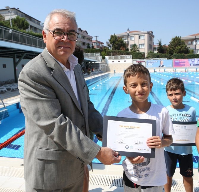 Nilüfer’de Yüzlerce Çocuk Sertifika Heyecanı Yaşadı