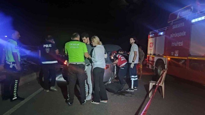 Sakarya’da İki Otomobil Çarpıştı: 5 Yaralı