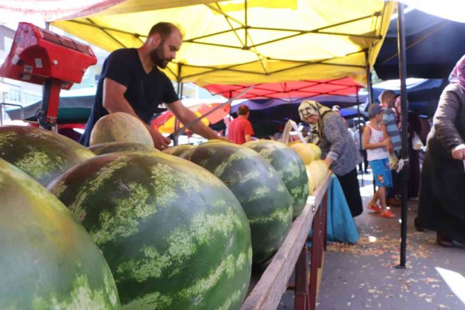 Pazarda Fiyatlar Dip Yaptı: Karpuz 1,5, Şeftali-salatalık 5 Lira