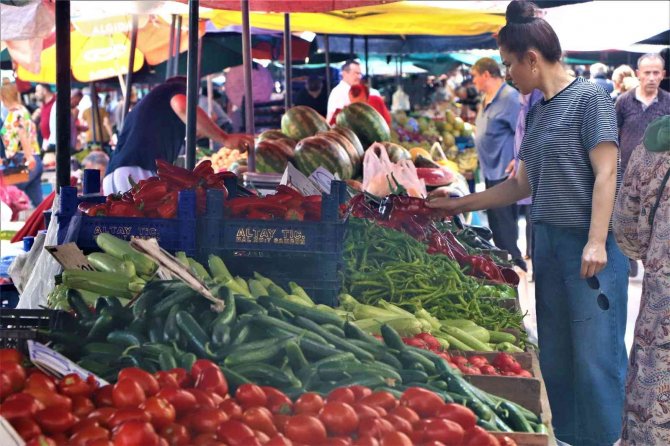 Pazarda Fiyatlar Dip Yaptı: Karpuz 1,5, Şeftali-salatalık 5 Lira