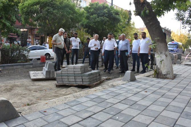 Siirt’te Asfalt, Parke, Kaldırım Ve Peyzaj Çalışmaları Devam Ediyor
