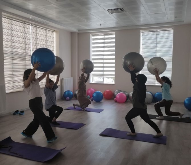 Sincan Kültür Ve Sanat Merkezi’nde Kadınlar İşaret Dili Öğreniyor