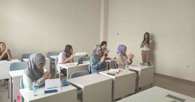 Sincan Kültür Ve Sanat Merkezi’nde Kadınlar İşaret Dili Öğreniyor