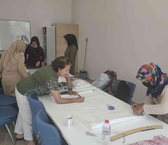 Sincan Kültür Ve Sanat Merkezi’nde Kadınlar İşaret Dili Öğreniyor