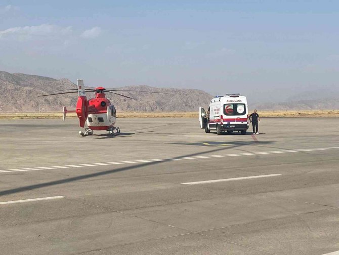 Şırnak’ta Ambulans Helikopter Prematüre Bebek İçin Havalandı