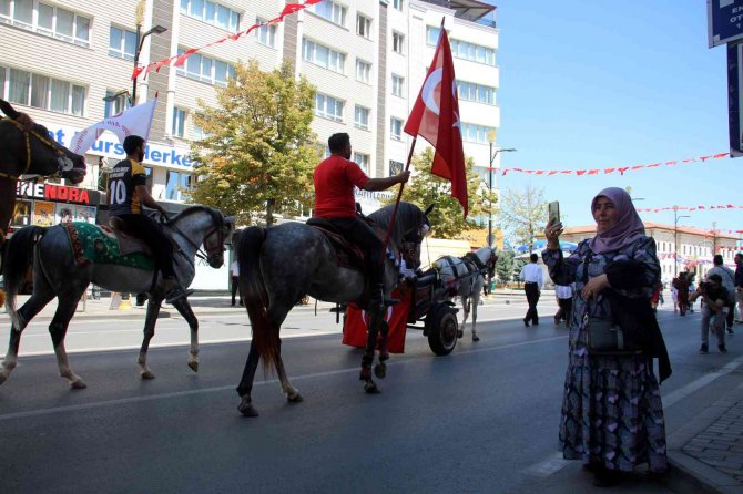Gardaşlık Yürüyüşü Renkli Görüntülere Sahne Oldu