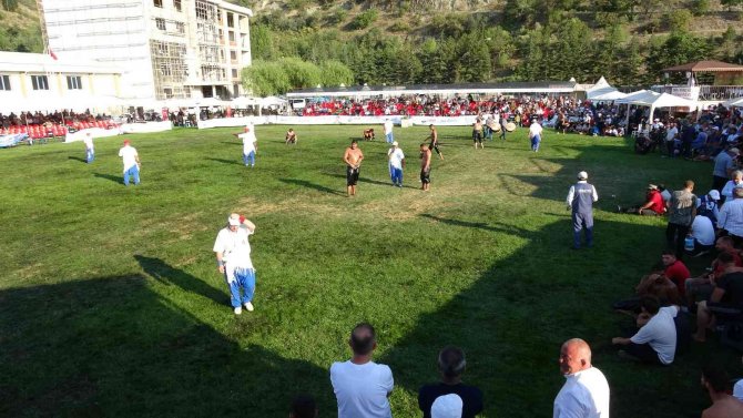Tokat’ta Yağlı Güreşlerin Şampiyonu Gümüşalan Oldu