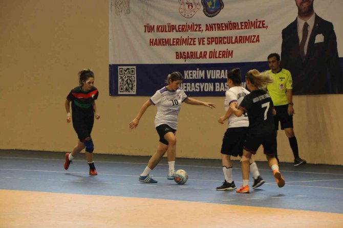 İ̇şitme Engelliler Kadın Futsal Türkiye Şampiyonası Devam Ediyor