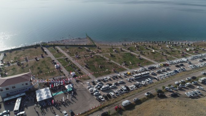 Van’ın ‘Ayanıs Kadınlar Plajı’ Açıldı