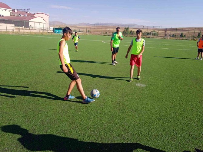 Özalp’te ‘Mahaller Arası Futbol Turnuvası’ Yapıldı