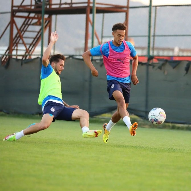 Afyonspor Kamp Öncesi Son Antrenmanını Yaptı