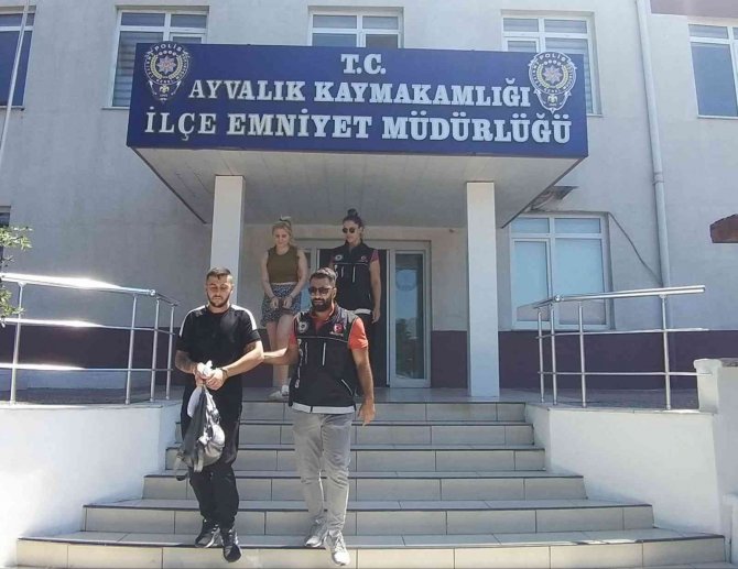 Uyuşturucu Satıcısı Nişanlı Çift, Ayvalık Polisinden Kaçamadı