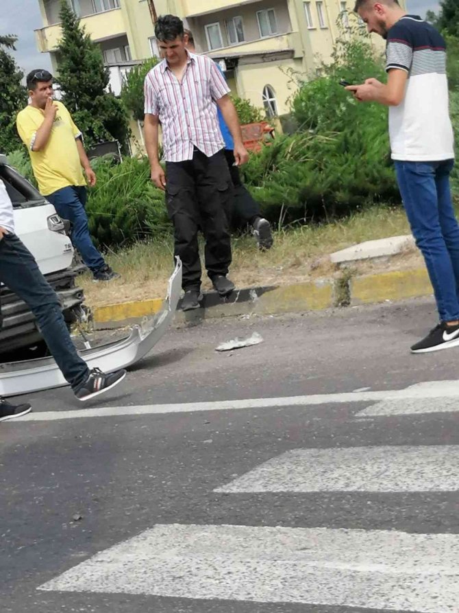 Kavşakta Trafik Kazası: 1 Yaralı