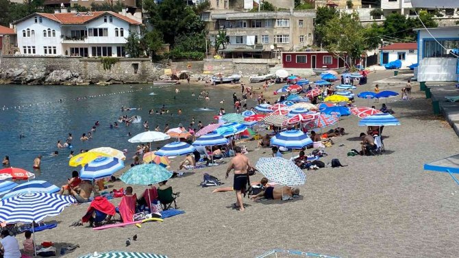 Burası Ne Antalya Ne De Bodrum: 45 Günde 100 Bin Kişi Denize Akın Etti