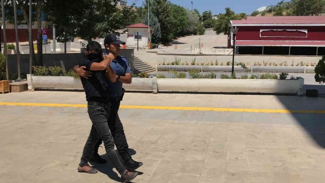 Hırsızlık İçin Girdikleri İş Yerinde Suçüstü Yakalanan 2 Şüpheli Gözaltına Alındı