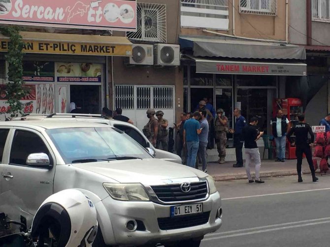 İ̇ki Kayınbiraderini Vurup Birinin Eşini Rehin Aldı