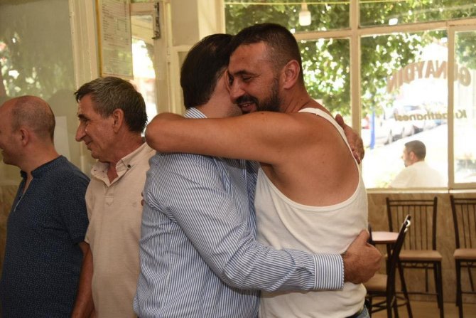 Ak Parti Mkyk Üyesi Baybatur, Manisa’da Vatandaşlarla Bir Araya Geldi